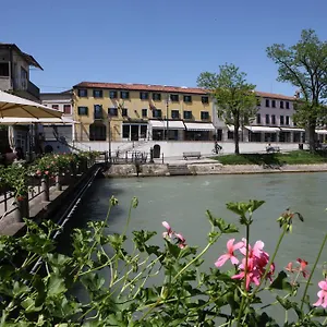 ** Hotel Campana Italia
