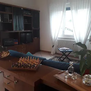 https://appartamento-sari.it-lombardy.com